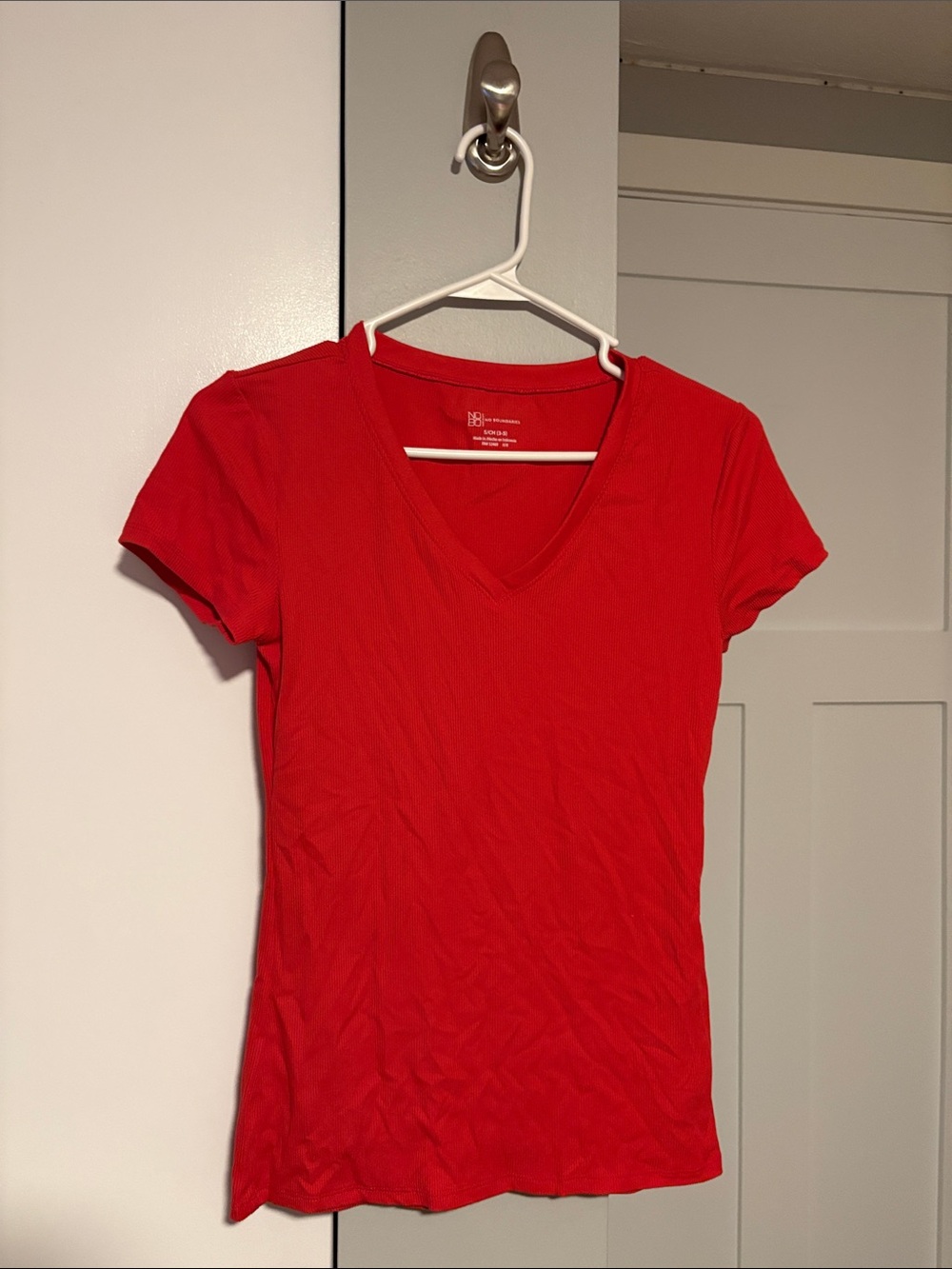 No Boundaries Ribbed Red V-Neck Short Sleeve Tee Top